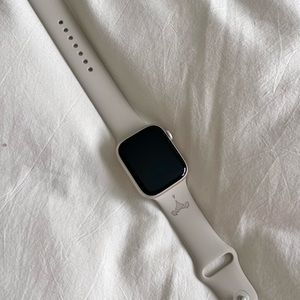 BRAND NEW Apple Watch Series 8 45 mm With Band